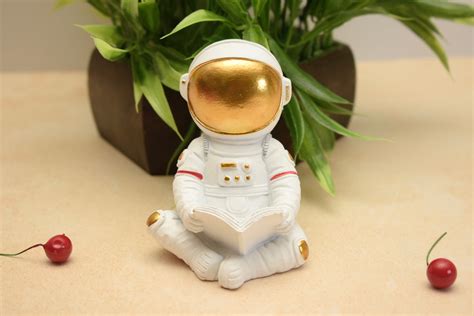 'Little Astronaut' Phone Holder Model 2 – Peppy Little Things