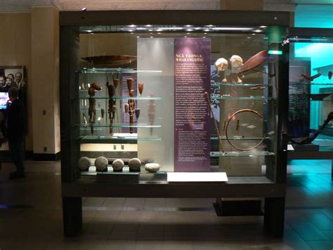 Museum Display 的图像结果