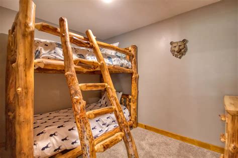 Pigeon Forge Cabin Rental - Black Bear Cinema #4819 - 5 bedroom