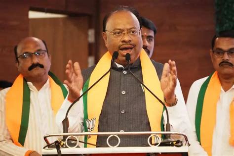 'Your phones are on radar': Maharashtra BJP minister to party members