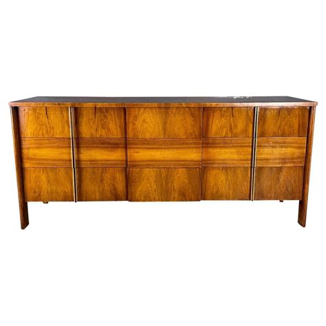 Mid-Century White Lacquer Nine Drawer Dresser by Bassett at 1stDibs