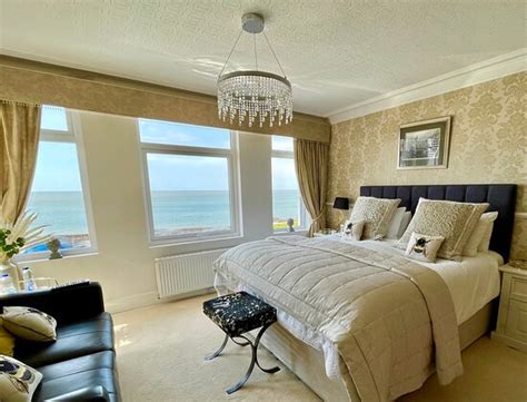 FOAM EDGE GUESTHOUSE (Porthcawl, Wales) - Hotel Reviews & Photos ...
