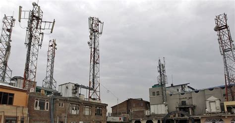 Farm laws: Farmers allegedly damage 1,500 mobile towers owned by ...