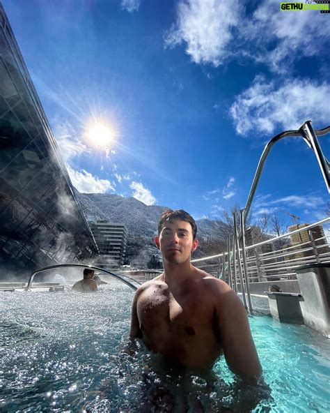 Tyler Alvarez Wiki, Biography, Age, Gallery, Spouse and more