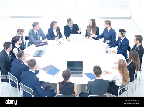 Committee around a Table 的图像结果