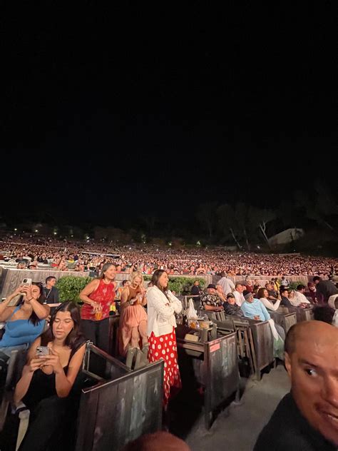 En su regreso al Hollywood Bowl, Juanes alienta a la comunidad latina ...