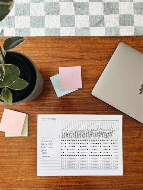 Rezultat imagine pentru View Tracker