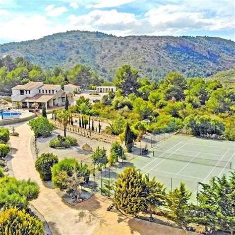 Master menopause at our wellness retreats in Spain