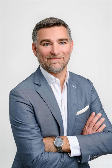 Business Man Headshot 的图像结果