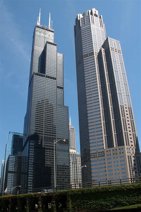 311 South Wacker Chicago: A Prominent Skyscaper