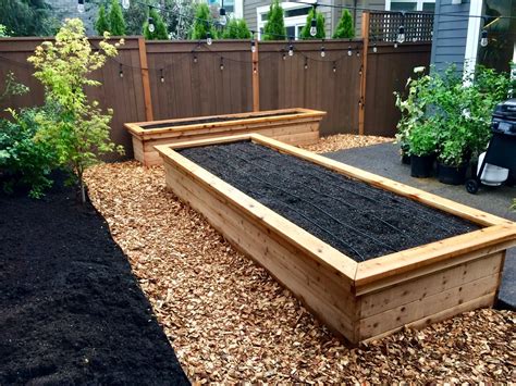 How To Fertilize Raised Garden Beds : Building a Self Watering Raised ...