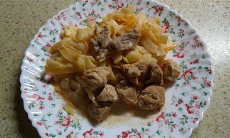 Гуляш из свинины с подливой из сметаны и томатной пасты – пошаговый ...