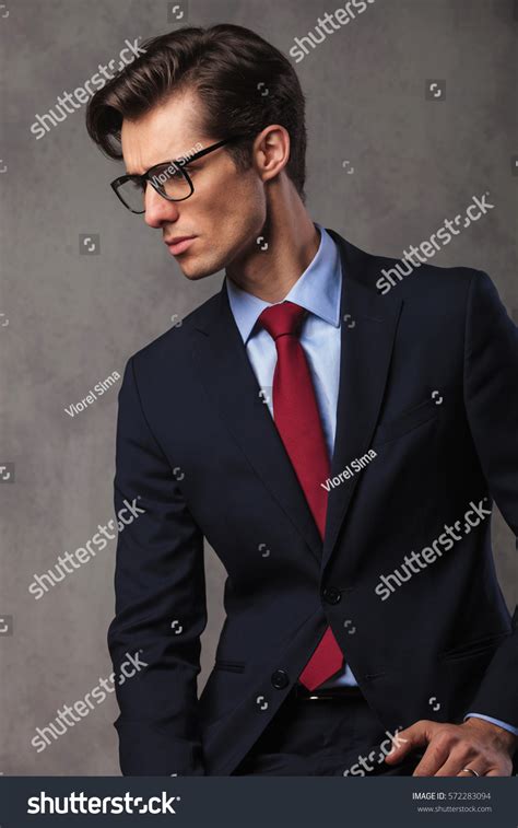 Man in Business Suit Side View 的图像结果