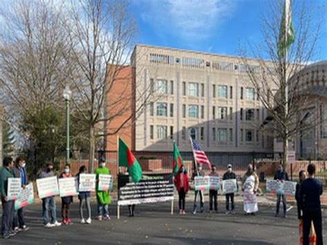 Protest outside Pak mission in Washington, demonstrators demand apology ...