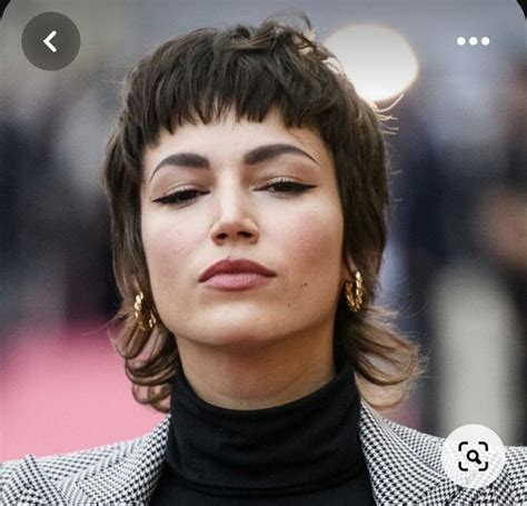 Pin di Paula Kassraie su Hair nel 2024 | Capelli corti castani, Taglio ...