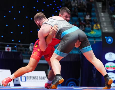 Oil check! 🇩🇪 Emil Thiele (red singlet) vs 🇨🇦 Jordan Steen (credits to ...