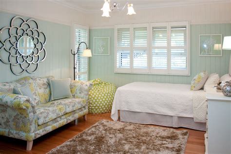 Best Ways to Decorate the Wall Behind the Sofa