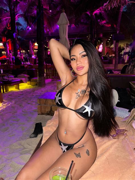 แพรว praew หรือ แพรว asianparadiseee ชื่อนี้มีแต่ความแซ่บผลงาน18+