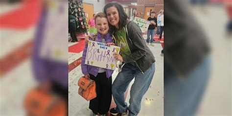 Groesbeck, Texas girl battling cancer returns to school with ...