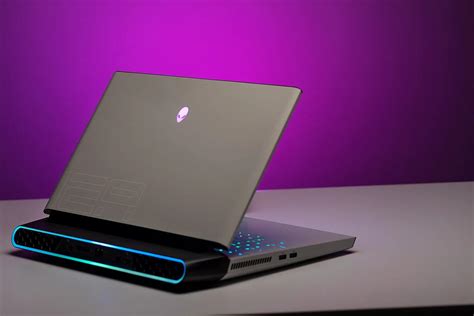 Alienware Area 51M R1 vs R2 的图像结果