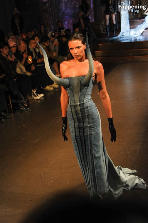 Julia Fox Flaunts Her Sexy Boobs At The Luis De Javier Fashion Show (7 Photos) | PinayFlixx Mega ...