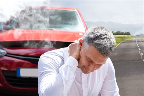 What Should You Do For Neck Pain After a Car Accident? - Injury Doctor