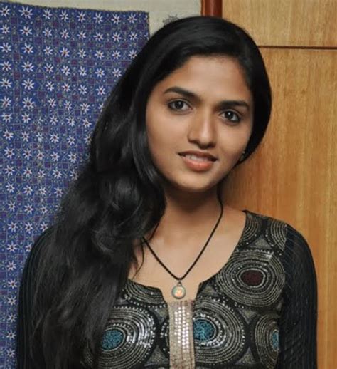 Tamil Actress Sunaina Stills Photos Gallery
