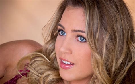 Zoey Taylor. Desktop wallpaper. 1920x1200