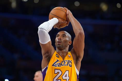 Lakers develarán estatua de Kobe Bryant afuera de su arena el 8 de ...