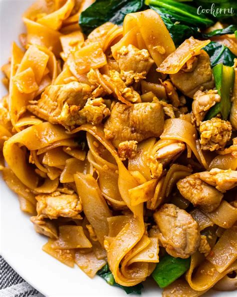 15-Minute Pad See Ew Noodles | Recipe | Wide rice noodle recipe, Pad ...