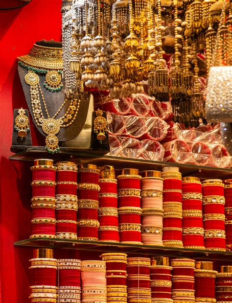 The Ultimate Guide to Gold Jewellery in 2026: Trends, Investment, and ...