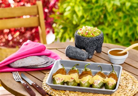 Chiles rellenos de queso crema