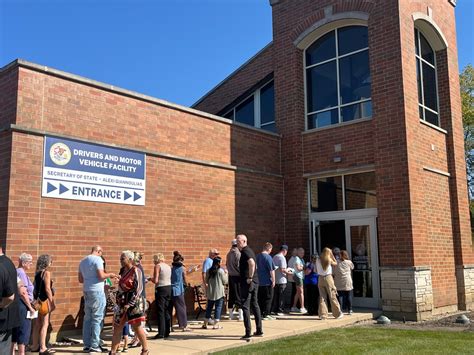 Secretary of state opens new facility in Orland Park