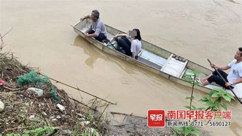 河池罗城两名女生涉水过河被冲走，村民急流中划船救人-广西新闻网