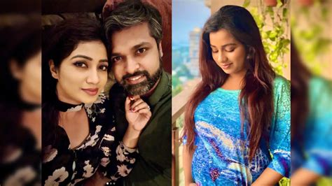 Shreya Ghoshal flaunting her baby bump and announce her first pregnancy ...