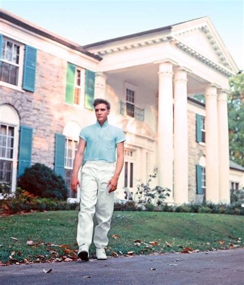 Elvis at Graceland in the 50's. in 2020 | Elvis, Elvis presley house ...