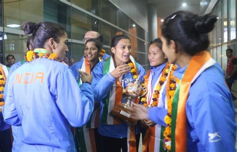 Indian women's hockey team arrive at T3 Airport - Photos,Images,Gallery ...