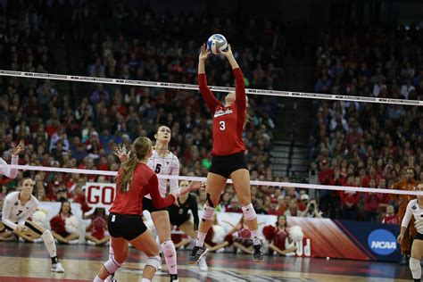 How the setter position in volleyball imitates the best leadership on ...