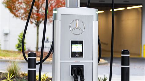 Mercedes Opens Super-Fast, 400kWh EV Charging Network | PCMag