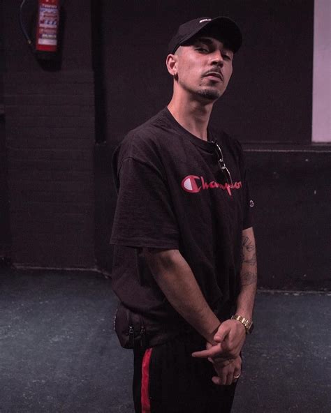 VER OIR Y CALLAR (Lyrics in English) - Saske