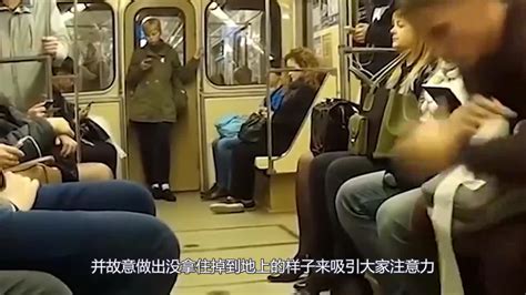 一时没忍住小伙在地铁留下一坨东西，旁边的大哥怒了-搞笑视频-搜狐视频