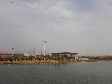 许昌网-大年初三亲水游玩，家乡的蓝天白云才是真的好风景
