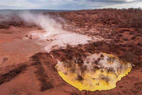 https://www.greenpeace.org/static/planet4-argentina-stateless/2025/11/f1487417-pozo-petrolero-l.o.-x-10-en-salta-04-%C2%A9-martin-katz-greenpeace-scaled.jpg