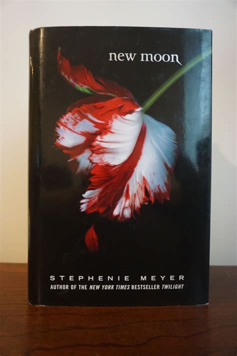 New Moon by Stephenie Meyer: Fine (2006) | EGR Books