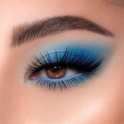 blue eye liner makeup