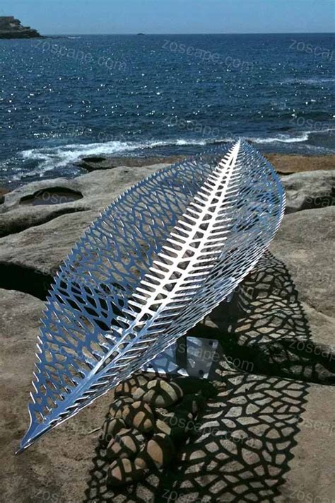 海洋岸上的不锈钢叶子船只雕塑景观_景观小品_ZOSCAPE-建筑园林景观规划设计网
