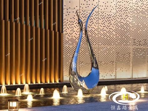 台湾高档会所透明玻璃钢发光鲸鱼雕塑色彩斑斓 - 方圳玻璃钢
