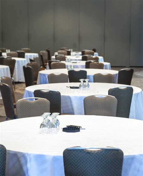 Conference Room Set Up 的图像结果