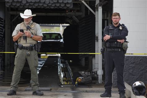 UPDATED: 1 dead, 2 officers stabbed in Springfield officer-involved ...