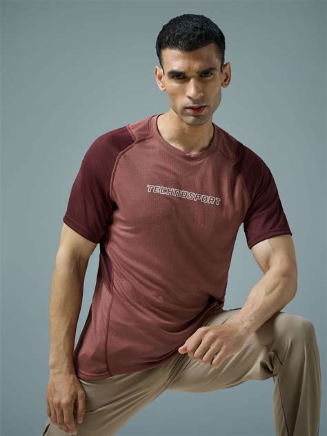 Men Colorblock Slim Fit Round Neck Sports T-shirt with TECHNOCOOL+